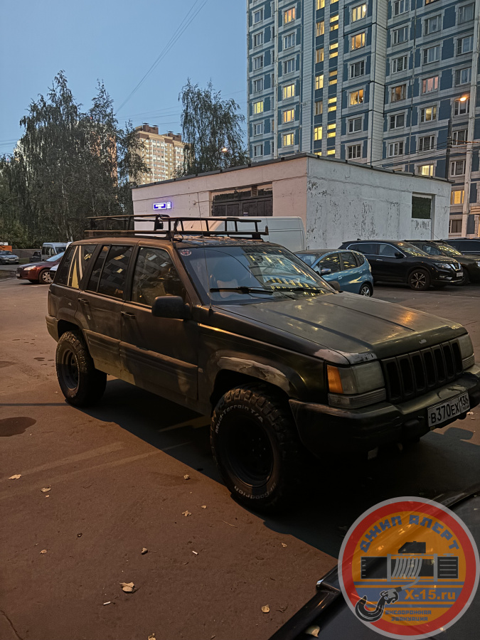 фото застрявшего Jeep Grand Cherokee  Москва