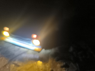 помогите пожалуйста,   вытащить застрявшую машину Нива 