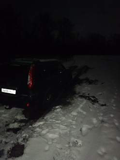 помогите пожалуйста,  застрял в колее, сел на брюхо, почти вылез и сел, до асфальта 500 метров.  вытащить застрявшую машину Ниссан х трейл