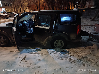 не срочно. не коммерция. Кому скучно в субботу вечером или в воскресенье утром. Оторвался сосок на колесе. Нужен приличный домкрат на штатном не очень это всё. Съездить с колесом в ближайший автосервис заменить сосок. Если есть вера в собственные силы и желание развлекаться можем поставить сосок самостоятельно) всем хорошего вечера. вытащить застрявшую машину Landrover Discovery 3 