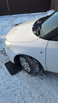 прошу помощи, застряла  вытащить застрявшую машину Skoda fabia