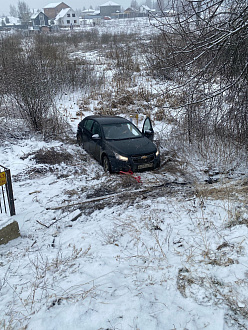 помогите пожалуйста,   вытащить застрявшую машину Chevrolet 
