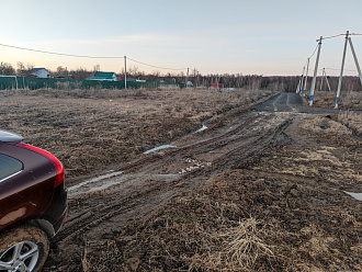 помогите пожалуйста дернуть назад в сторону дороги, там асфальт через 25 метров, трос и крюк есть вытащить застрявшую машину Xc60