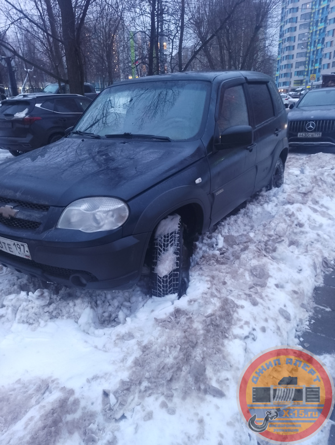 фото застрявшего Нива Шевроле  Москва
