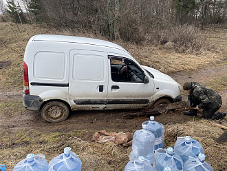 помогите,машина села на пузо вытащить застрявшую машину Рено карго 