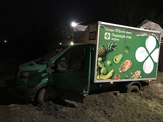 прошу помощи,  вытащить застрявшую машину Ford tranzit