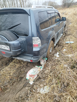 помогите,  вытащить застрявшую машину Метсуби Поджеро 4