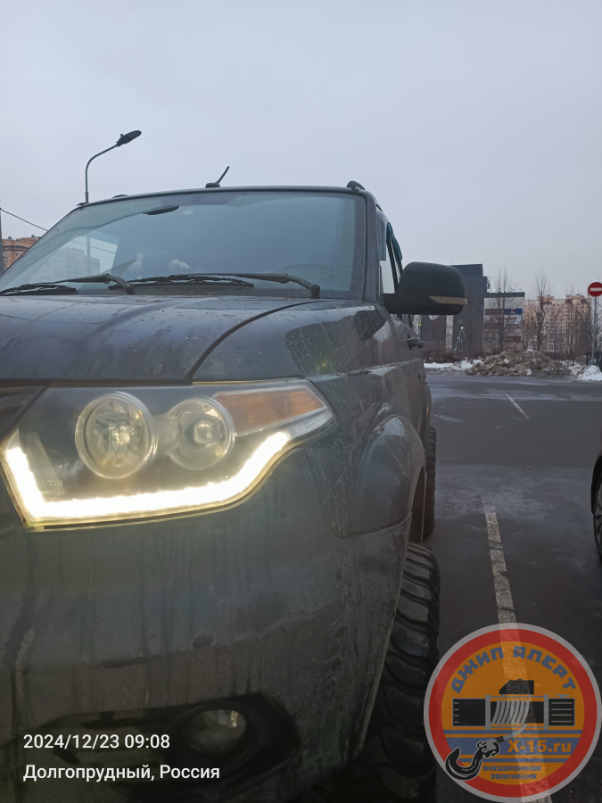 фото застрявшего УАЗ Патриот 
