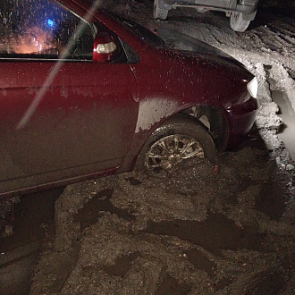 помогите пожалуйста,  конкретно сел   вытащить застрявшую машину не указано