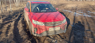 прошу помощи, застряли в поле троса нет.  вытащить застрявшую машину Джили кулрей 
