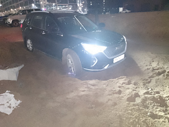 помогите пожалуйста,   вытащить застрявшую машину Хавал м6
