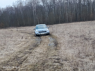помогите пожалуйста,   одна машина села в поле, поехали помочь - в итоге посадили еще две. вытащить застрявшую машину Ваз  , Митсубиси асх и Хонда црв