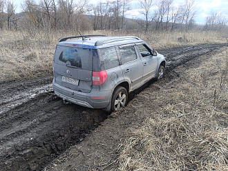 помогите пожалуйста,   вытащить застрявшую машину Skoda yeti