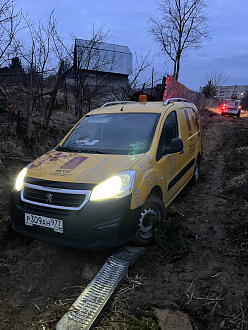 Вытянуть машину, из колеи  вытащить застрявшую машину Пежо партнер 