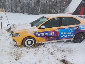 прошу помощи,  вытащить застрявшую машину Фольксваген  поло