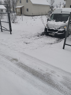 помогите пожалуйста,  застрял на участке, машина груженая, просела в грунт, дёрнуть надо на 3 метра, до дороги, трос есть вытащить застрявшую машину Пежо Боксер 
