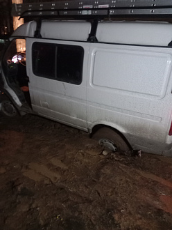 помогите,  вытащить застрявшую машину Соболь