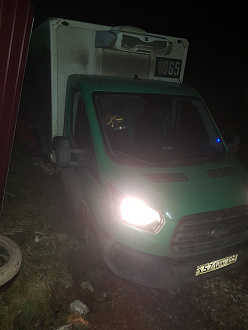 помогите пожалуйста,   вытащить застрявшую машину Форд транзит