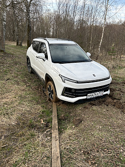 помогите,  вытащить застрявшую машину Москвич 3