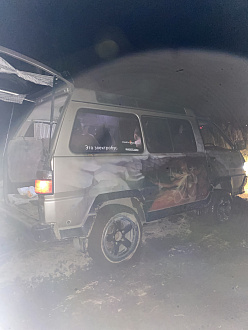 прошу помощи, нужно дернуть из ямы троса нет:( вытащить застрявшую машину Toyota Lite Ace