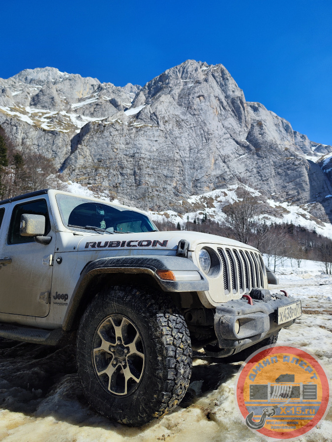 фото застрявшего Jeep Wrangler Rubicon  Москва