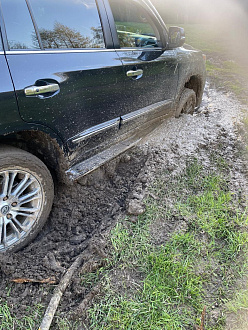 помогите,  вытащить застрявшую машину Lexus Lx
