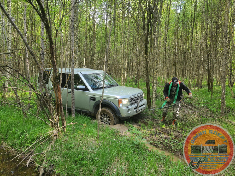 фото застрявшего Land Rover Discovery 3 