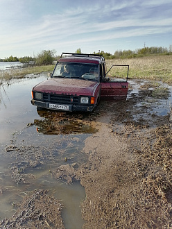 помогите,  вытащить застрявшую машину Ленд Ровер