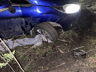 помогите пожалуйста, застряли в лесу, до ближайшего населеного пункта далеко, не дойдем, звери съедят.  вытащить застрявшую машину Форд фиеста