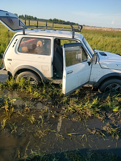 застряли в поле вытащить застрявшую машину Нива