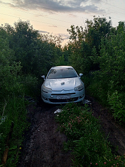 помогите пожалуйста,  застрял в поле ехал в плодовое на пруд в детстве тут ездил) ехал со стороны пригородного в сторону белого ключа после неизвестной азс повернул направо ну тут и не далеко застрял.   вытащить застрявшую машину Ситроен с5