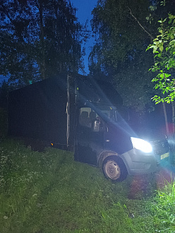 помогите пожалуйста,  почти не груженая, пару холодильников, шкаф и кровать  вытащить застрявшую машину Gazelle next