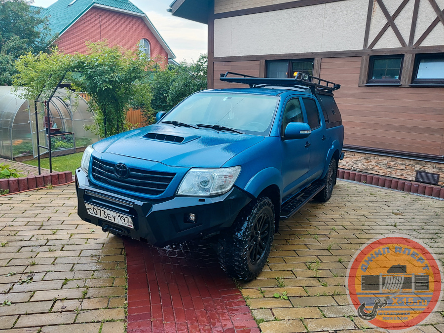 фото застрявшего Toyota Hilux Москва