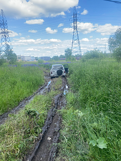 помогите пожалуйста,   вытащить застрявшую машину Suzuki grand vitara