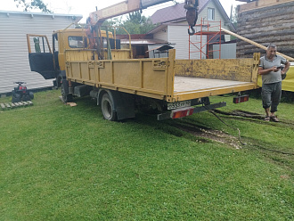 прошу помощи, манипулятор застрял после разгрузки  вытащить застрявшую машину МАЗ манипулятор 5т