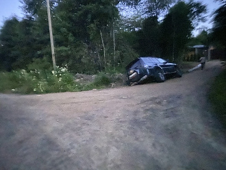  Прошу помощи машина съехала в глубокий кювет. вытащить застрявшую машину Митсубмси Паджеро 4