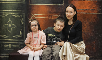 Сегодня, 15 июля, нужна помощь доехать с Казани до Чебоксар. Три человека, один взрослый и 2 ребенка-инвалида, с собой инвалидная коляска(складывается). Нужно 1 детское кресло. Готовы оплатить затраты на бензин . вытащить застрявшую машину не указано