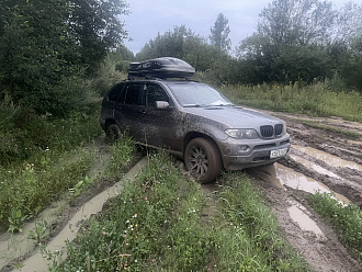 помогите пожалуйста,  сел на брюхо в низине между полями. Торчу тут уже с 4 утра. Может есть кто в районе рогачево вытащить застрявшую машину BMW x5
