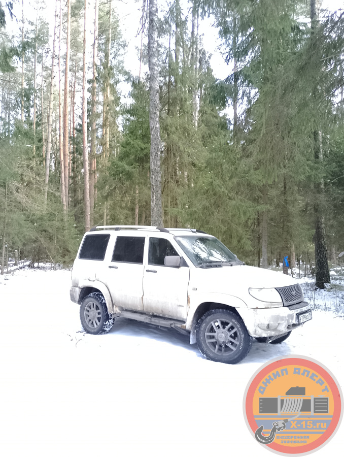 фото застрявшего УАЗ Патриот  