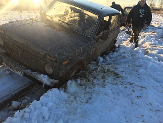  вытащить застрявшую машину не указано
