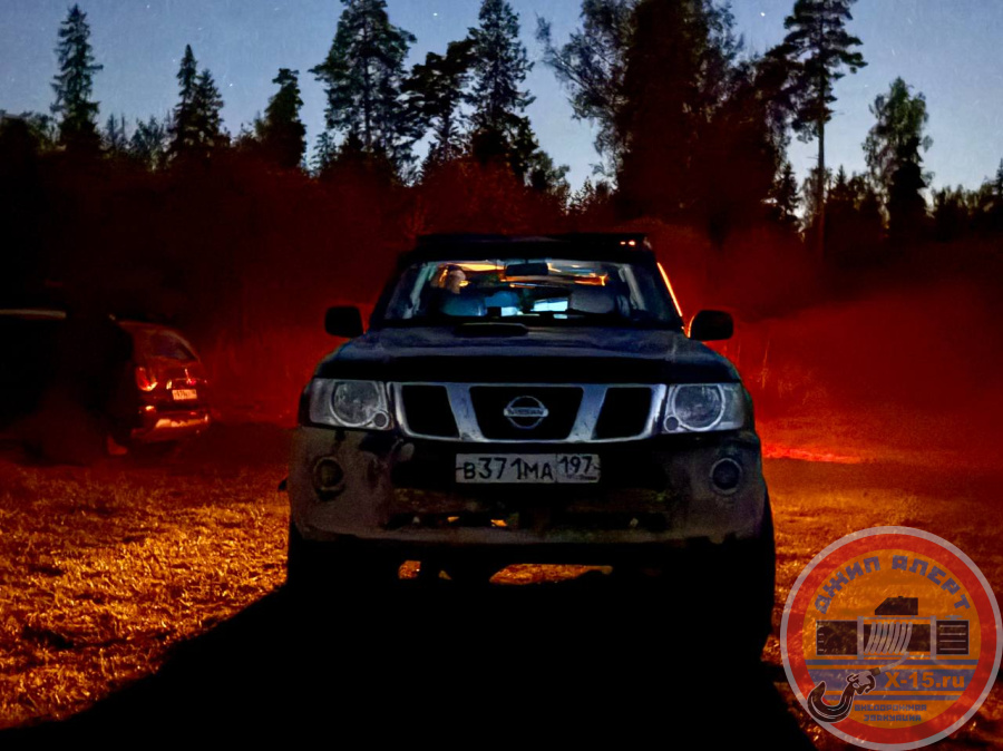 фото застрявшего Nissan patrol,  Ford explorer  