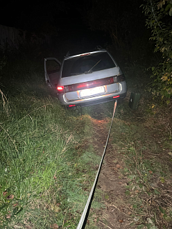 помогите пожалуйста,   вытащить застрявшую машину Ваз 