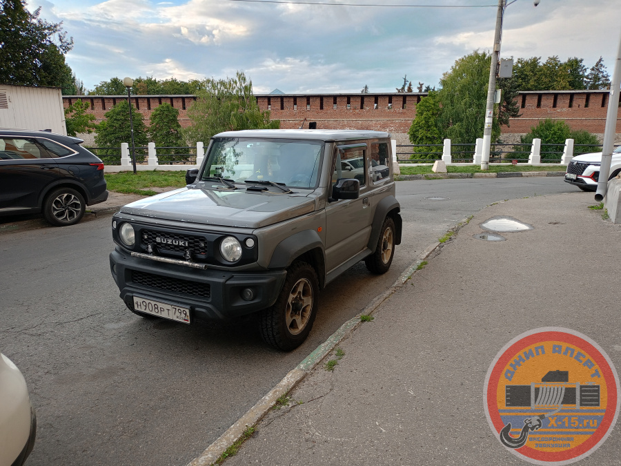 фото застрявшего Suzuki Jimny Звенигород