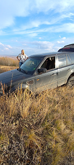 прошу помощи, провалился в яму на пике холма. Стропа есть. Надо дёрнуть полметра.  вытащить застрявшую машину Ренж Ровер спорт 