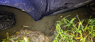 прошу помощи, вытащить машину застрял на спуске у реки. Зарылся капитально. До сухого покрытия метров 6-10. вытащить застрявшую машину Дискавери 4 