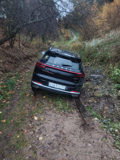 помогите пожалуйста,   вытащить застрявшую машину Чери тиго