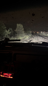 прошу помощи, вытащить машину, сел аккумулятор, в поле  вытащить застрявшую машину Нива