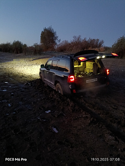 помогите, застряла машина  вытащить застрявшую машину Тойота ленд круйзер