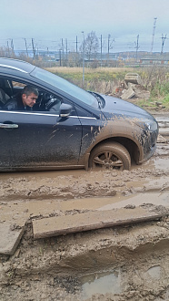 Ребят прошу помощи застряла машина троса нету стоим 3 часа вытащить застрявшую машину Форд