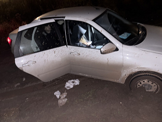 помогите пожалуйста, 7ч достать не можем до нормальной дороги метров 100 вытащить застрявшую машину Гранта 